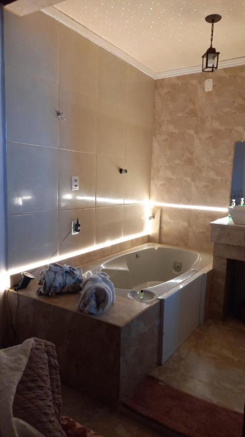 Suíte Deluxe com Banheira de Hidromassagem